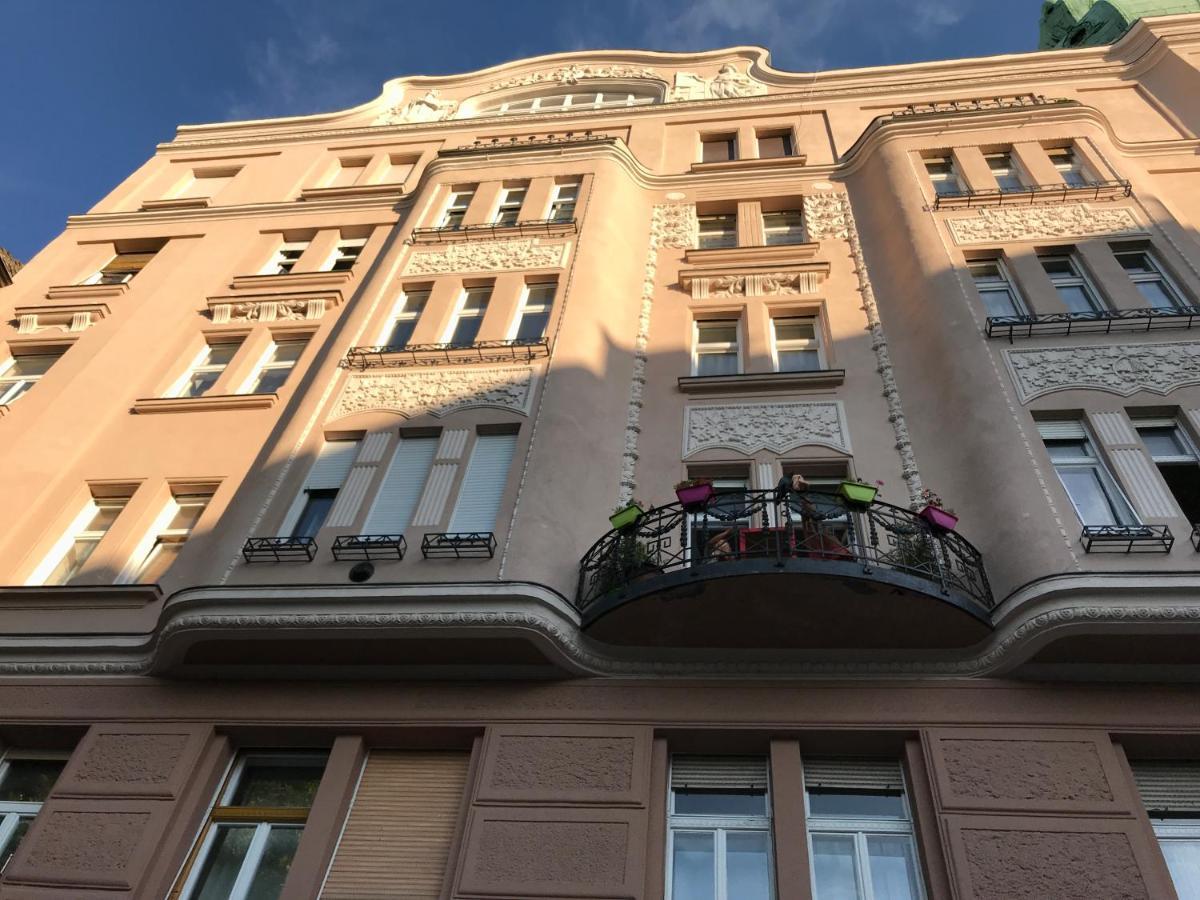 Bakats Square Premium Apartment With Ac Budapest Esterno foto