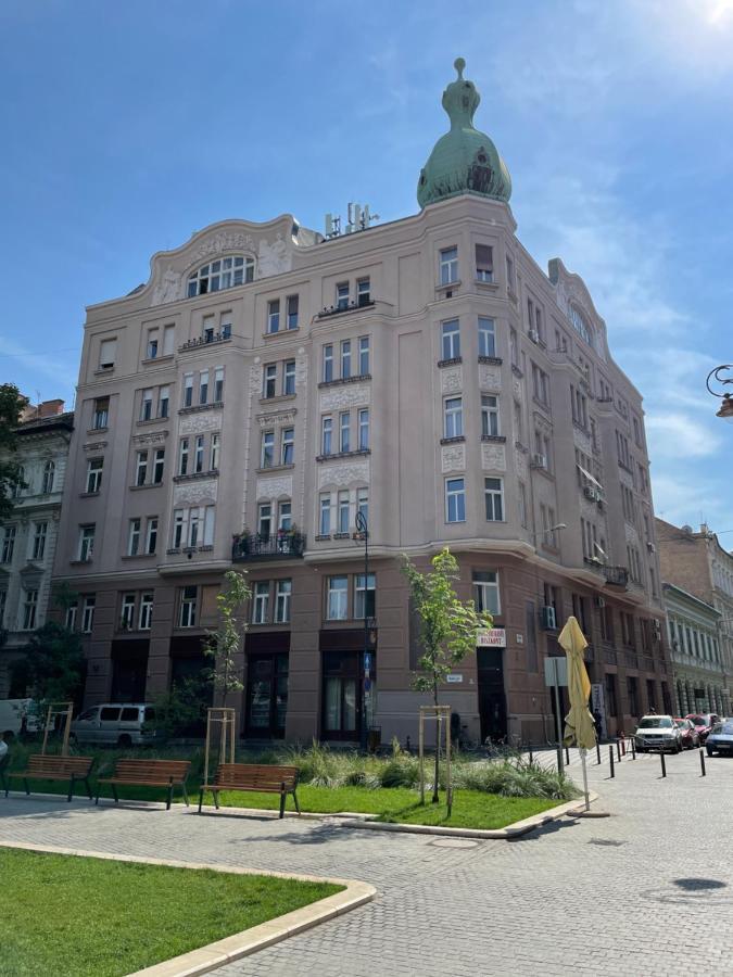 Bakats Square Premium Apartment With Ac Budapest Esterno foto
