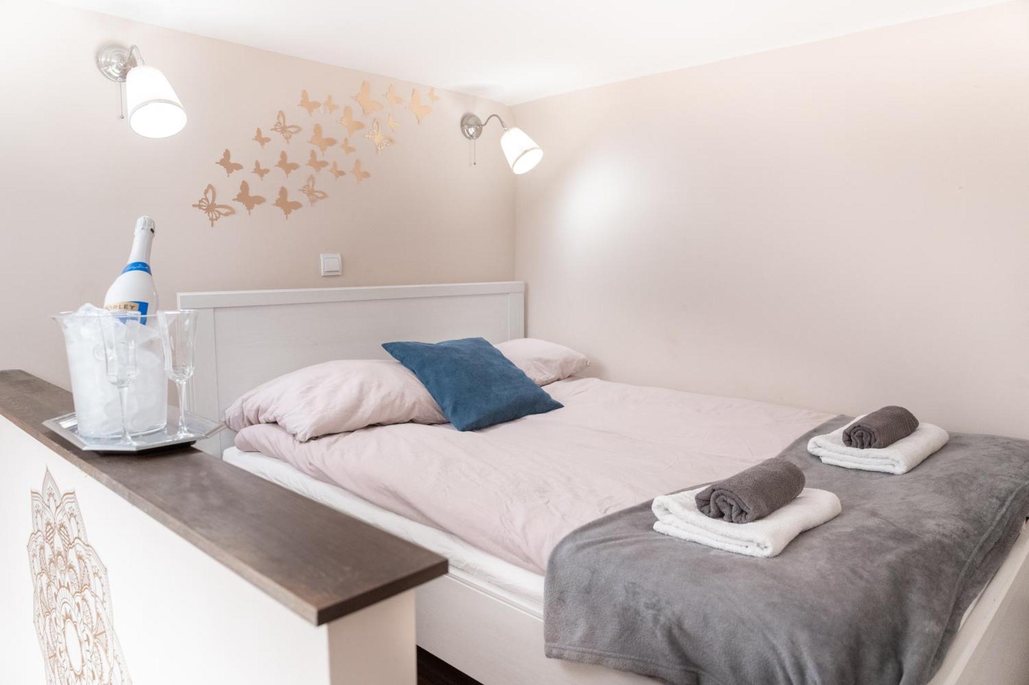 Bakats Square Premium Apartment With Ac Budapest Esterno foto