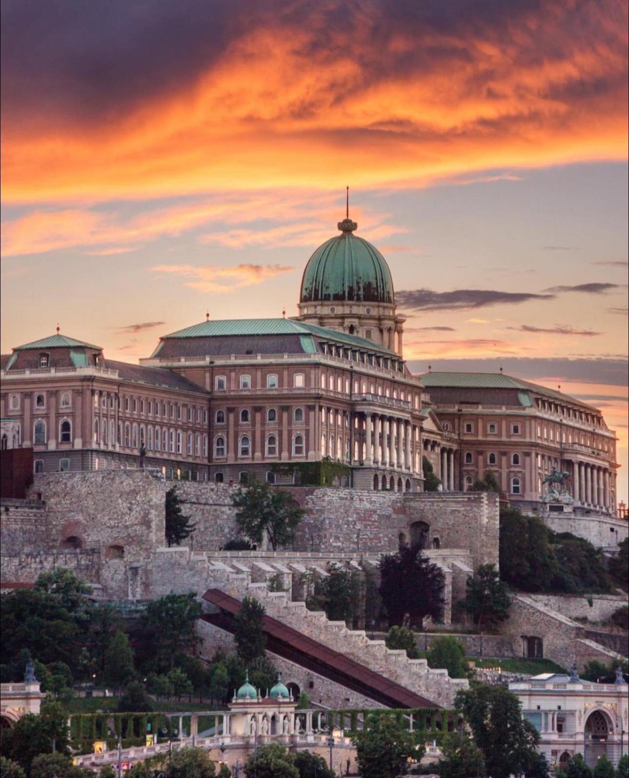 Bakats Square Premium Apartment With Ac Budapest Esterno foto