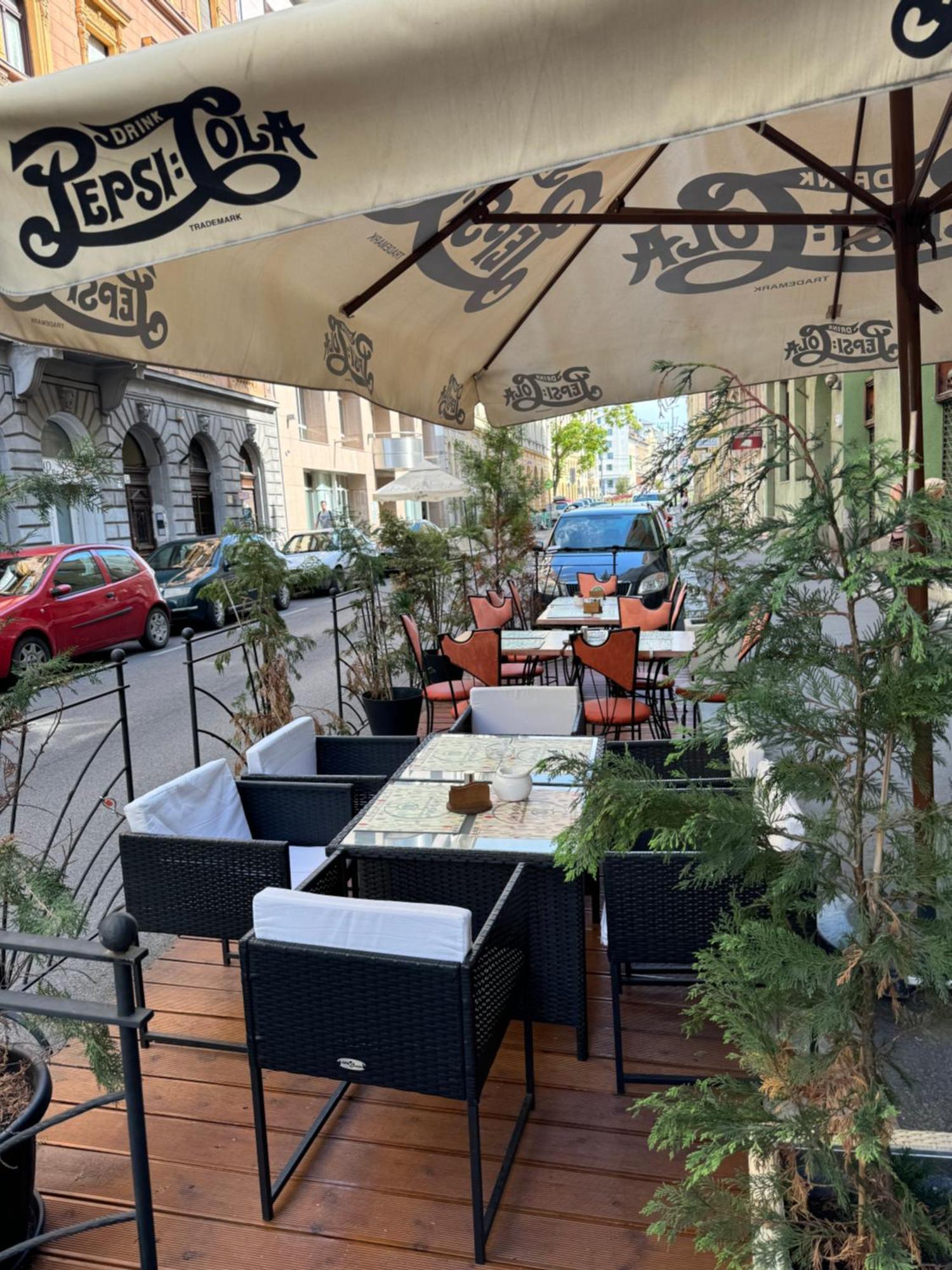 Bakats Square Premium Apartment With Ac Budapest Esterno foto