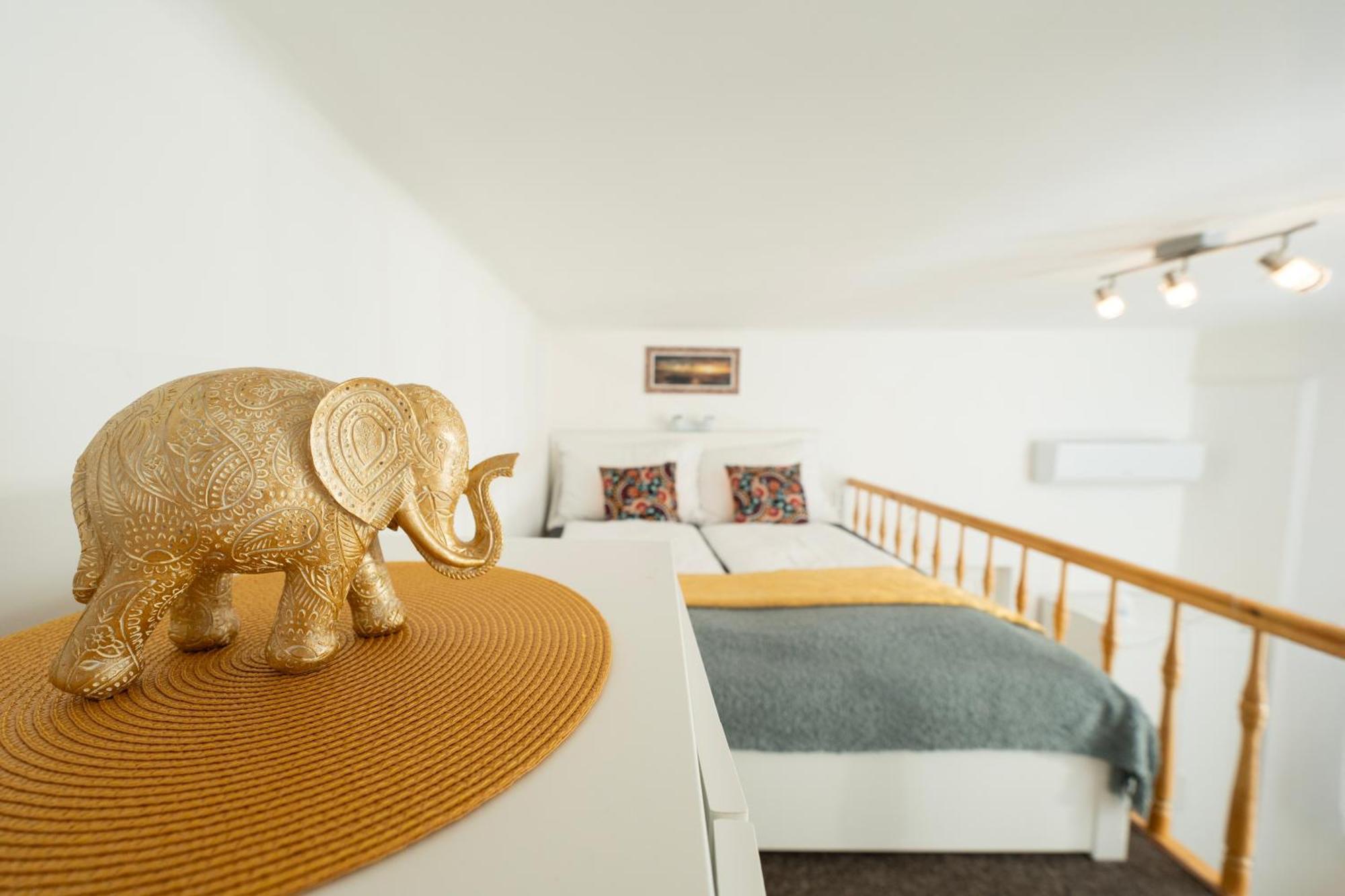 Bakats Square Premium Apartment With Ac Budapest Esterno foto