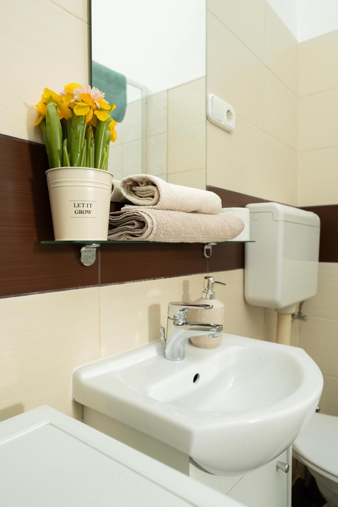 Bakats Square Premium Apartment With Ac Budapest Esterno foto